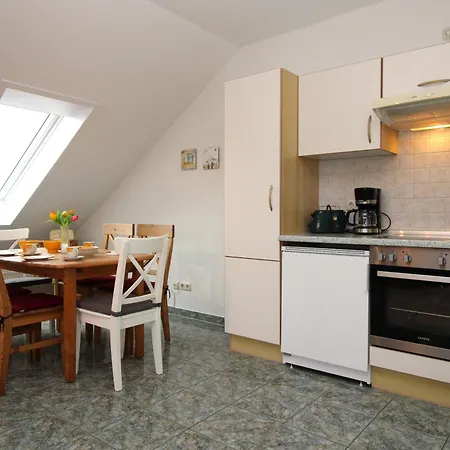 Appartementhaus Cubanzestrasse 43 31 * Kuehlungsborn